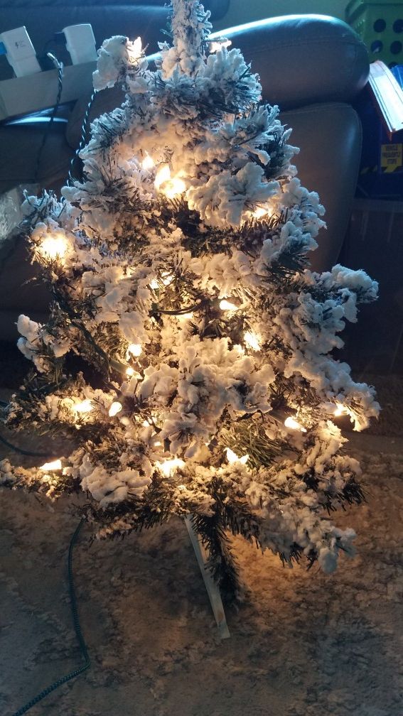 Pre lit Christmas tree 2 feet/flocked Christmas tree