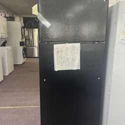 Refrigerator, Brand New 28’ Wide With Ice Maker, Manufacturer Warranty 