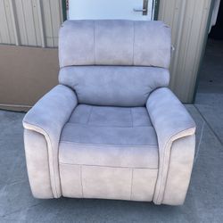 MANUAL ROCKER RECLINER 