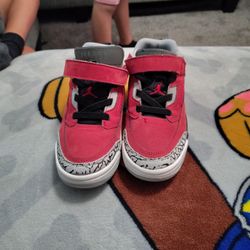 Size 1.5 Y Jordans