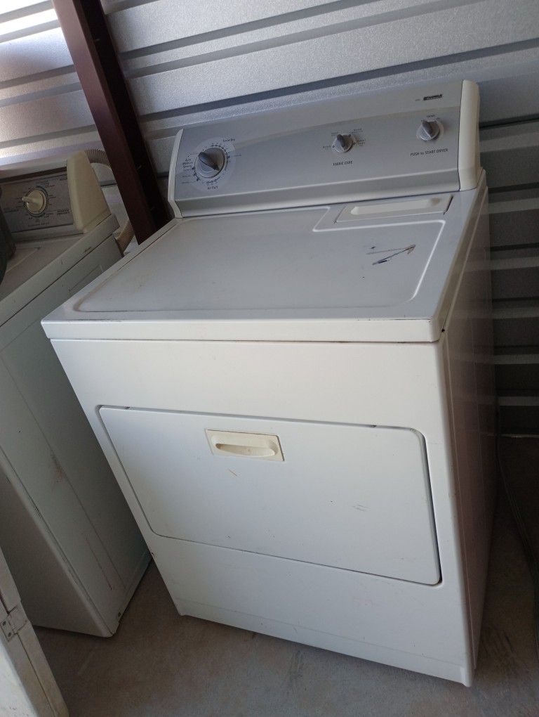 Dyer Eletric Has The 3 Way Plug 