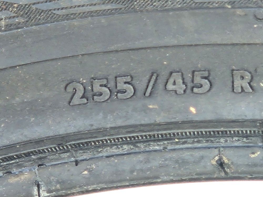 255 45 R18