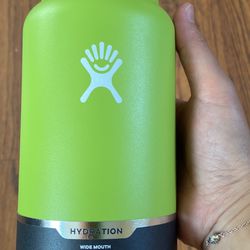 New Hydro Flask 32 Oz 