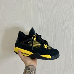 Jordan 4 Thunder (Size 10)