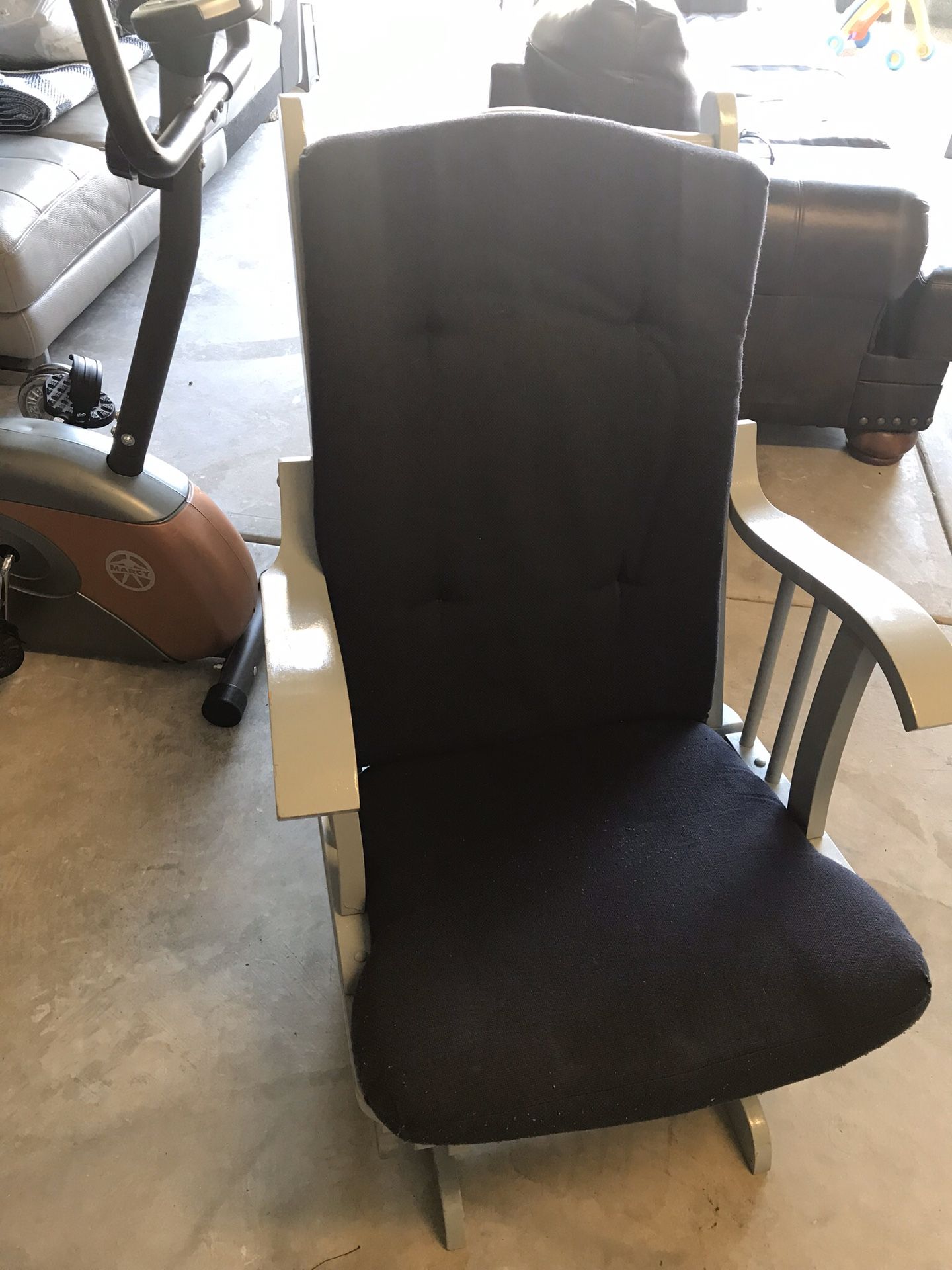 Free rocking chair