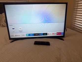 Samsung 32" Smart TV (UN32M4500BF) - Complete with Remote & Legs