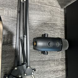 BLUE YETI + ARM STAND