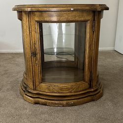 Small Pulaski Lighted Oak Curio Cabinet Side Table with Curved Glass Door