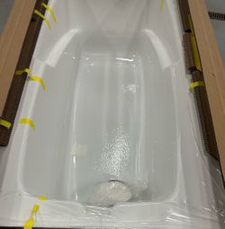 Laurel Mountain Mercer VIII White Acrylic Alcove Soaking Bathtub