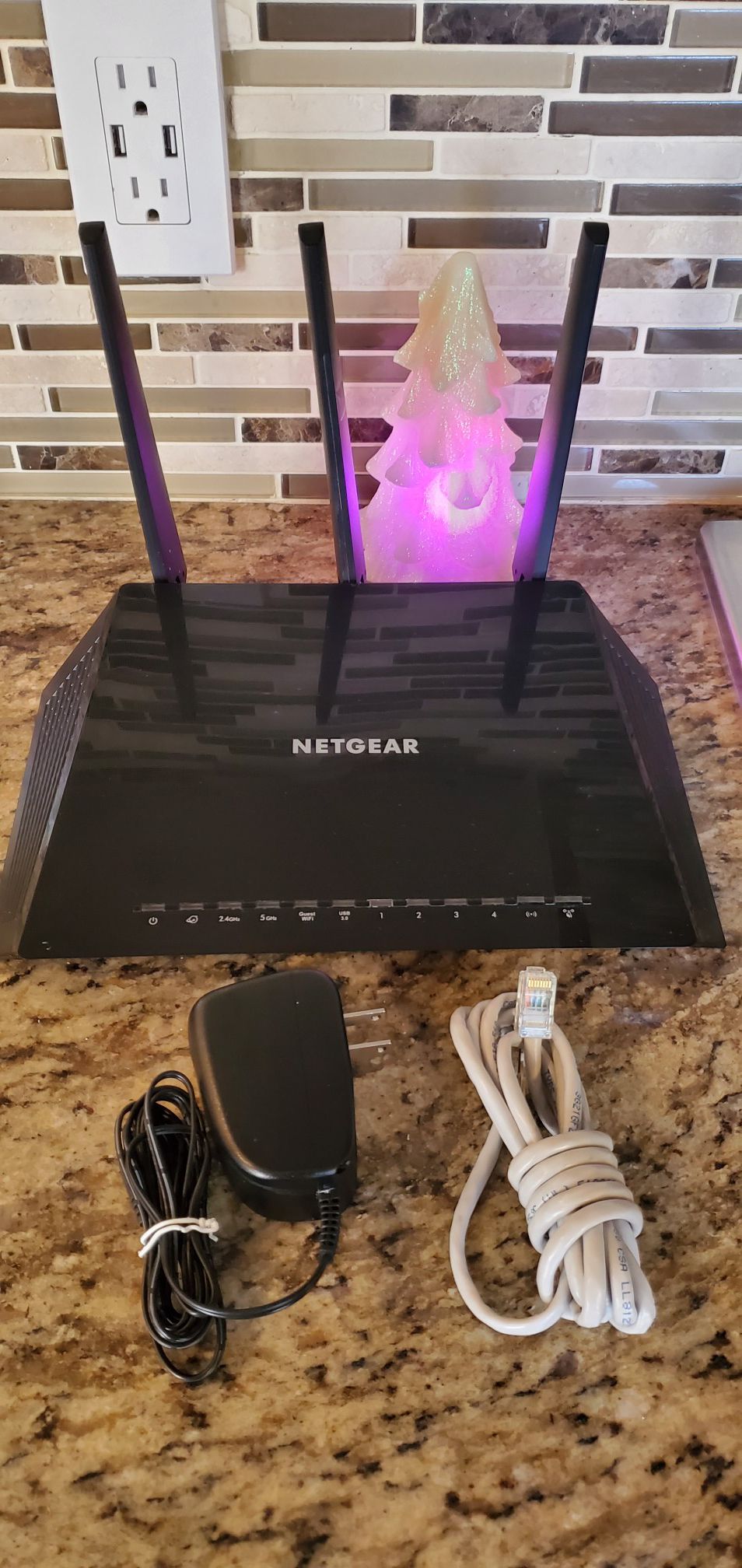 NETGEAR Nighthawk Smart WiFi Router (R6700 v2) - AC1750