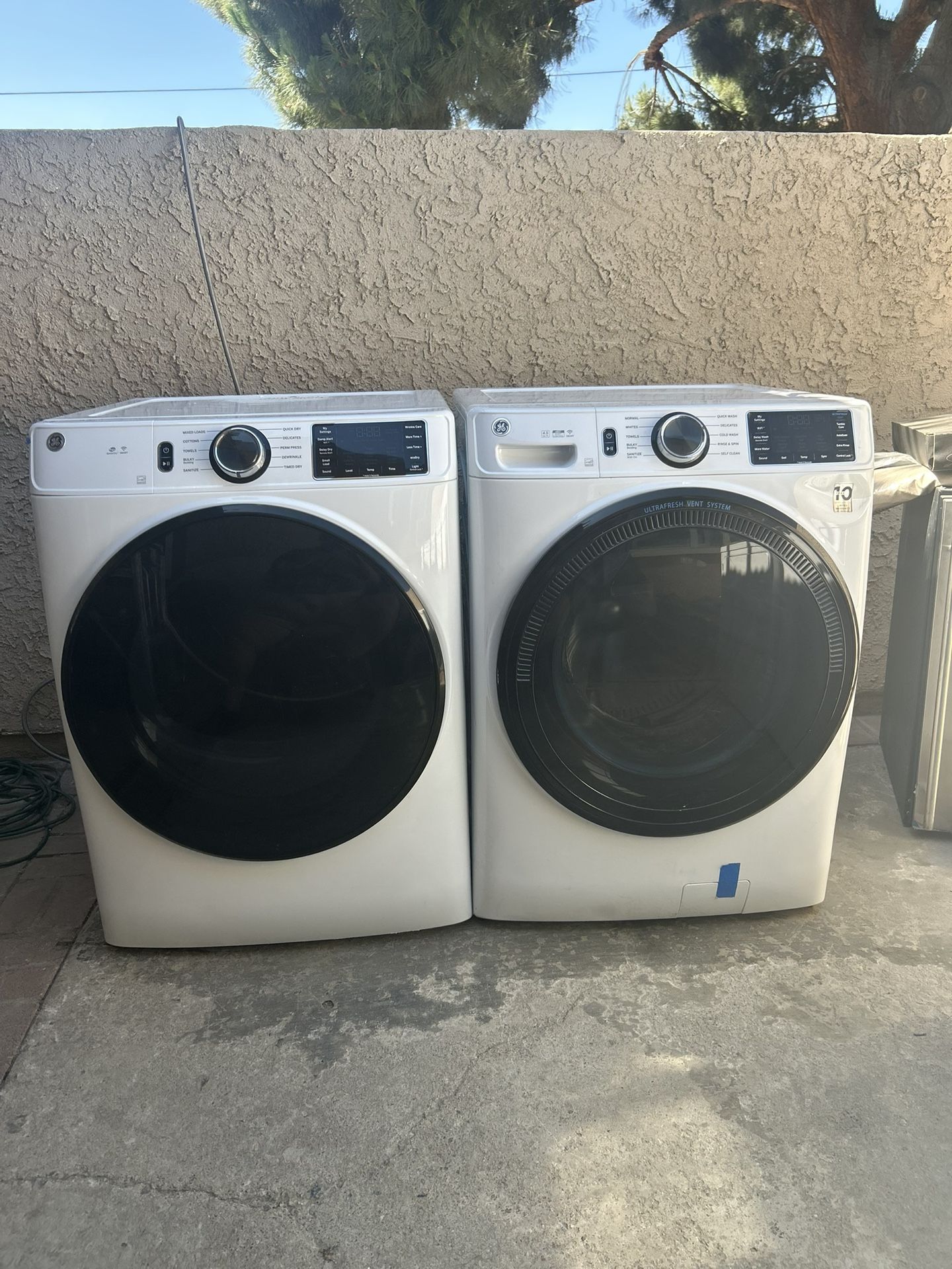GE Frontlaod Washer And Gas Dryer Set