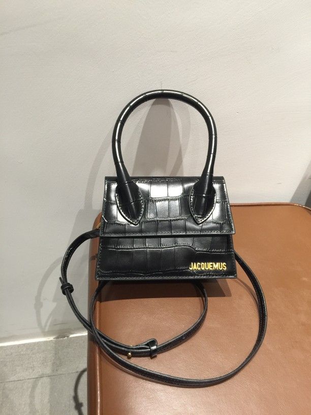 Jacquemus Le Chiquito Medium Bag