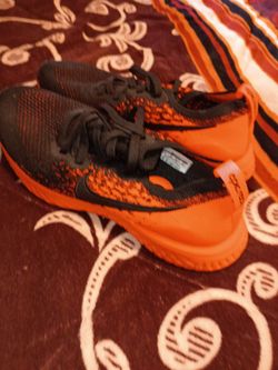 Nike Epic React Flyknit 2 Size 9  Red/Black