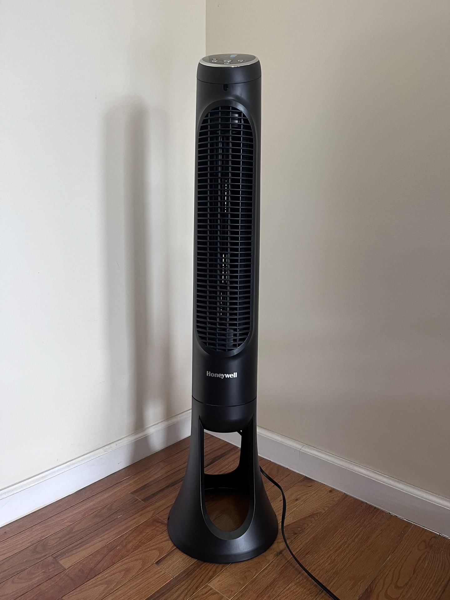 Honeywell QuietSet 8-Speed Oscillating Tower Fan Black