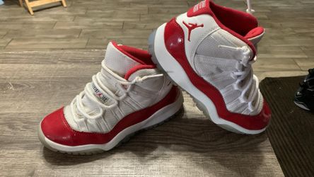 Jordan  Blancos Y Rojos  Size2.5