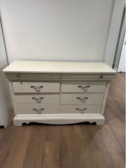Thomasville Impressions 6-Drawer Dresser – Solid Quality Furniture