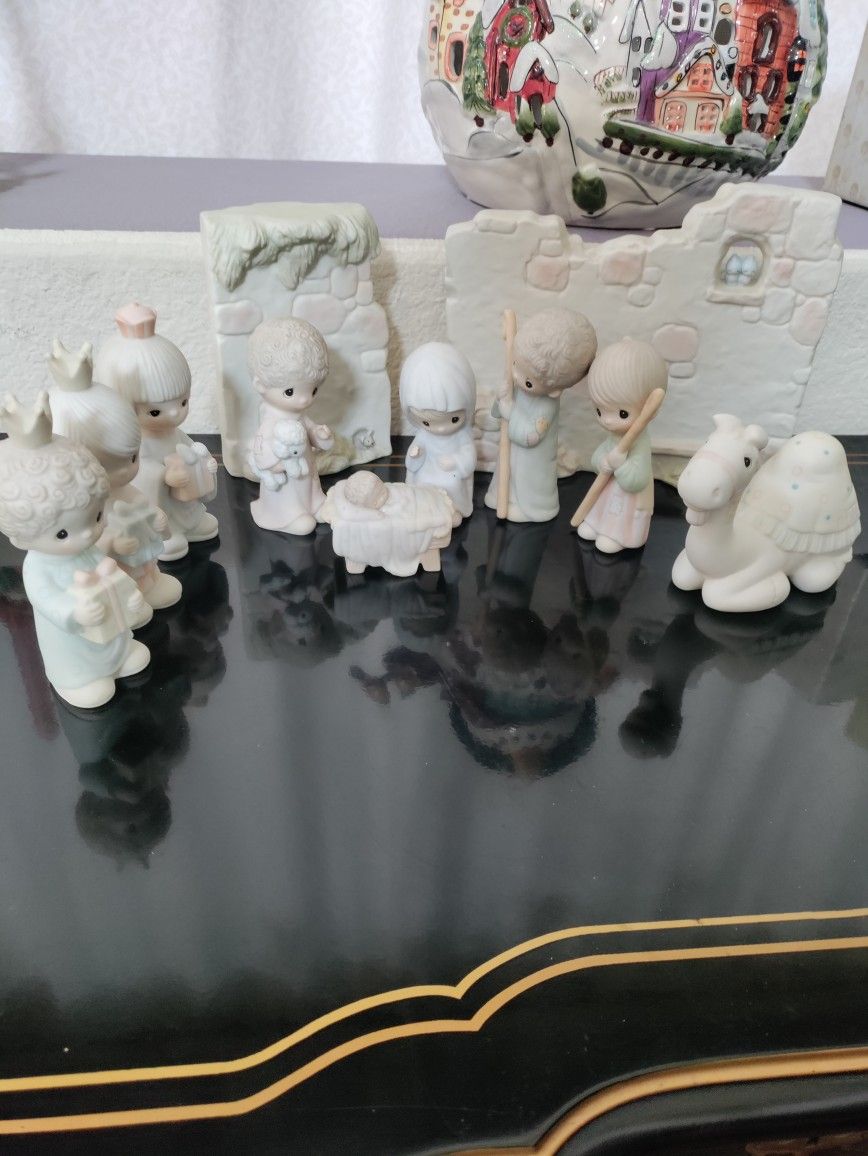 Precious Moments Nativity Set
