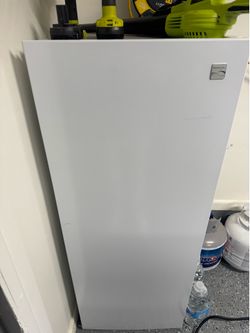 Kenmore upright refrigerator/freezer KKUFO 7–W