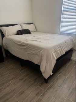 Queen Bed Set