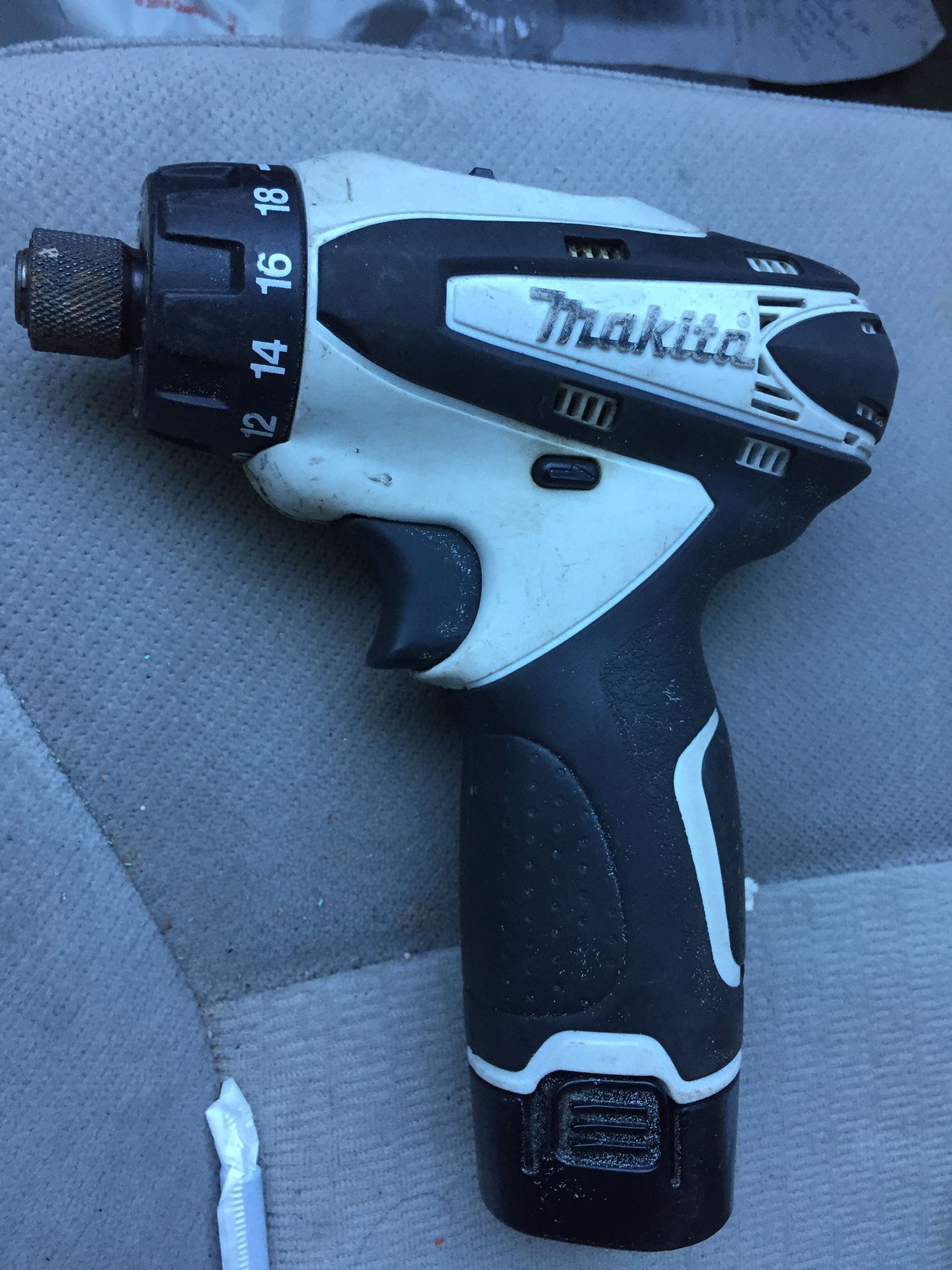 MAKITA 10.8 V Cordless Driver Drill WITH BL1013 BATTERY (DF030D)