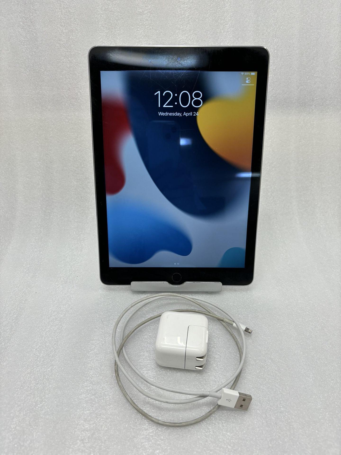 Apple iPad Air 2 + Cable & Charger,  A1566 (2nd Gen iPad Air 2 Tablet)