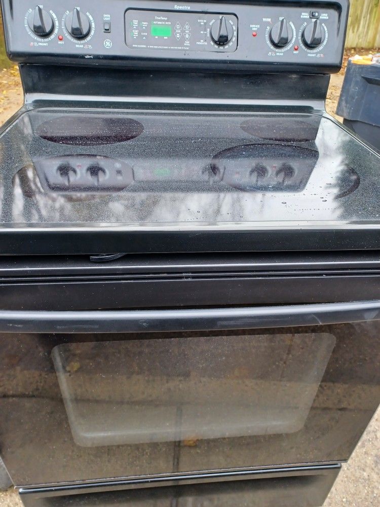 Electric Stove Like Brand New 4 Months Warranty