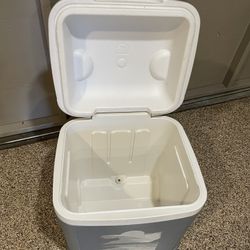 Large Wheeled Igloo Cooler