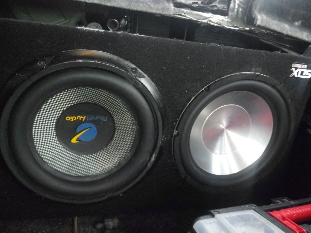 Two 10 inch Subwoofer with 500 Watt RMS amplifier