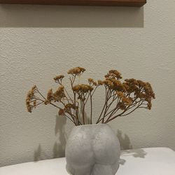 Ceramic butt sculpture
