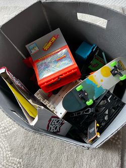 Finger board lot