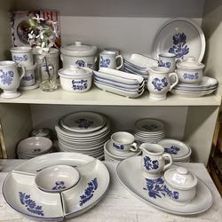 Pfaltzgraff Yorktowne Dish Set