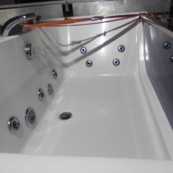 Jacuzzi Bathroom Tub With Glass Front.   