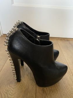 Black leather spiked booties Steve Madden Sz 5.5M