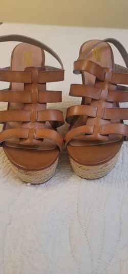 Brand New Brown Platform Sandals – Size 6