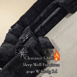 ✨️Reclining Sectionals Sofas ✨️ Furniture Sectionals, Bedrooms, Dining Avail