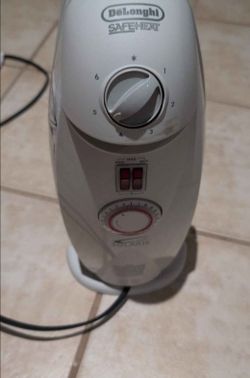 Delonghi Safeheat Space Oil-Filled Radiator Heater