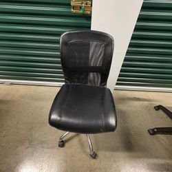 Office Chairs – Comfortable & Functional | Sillas de Oficina Negra – Cómoda y Funcional 
