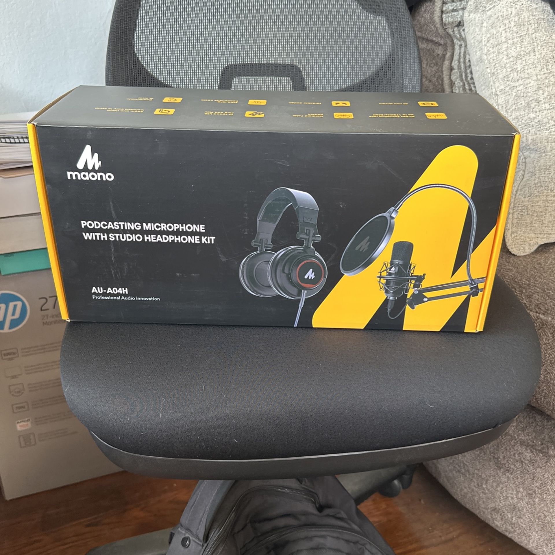 Maono Podcasting Microphone W/Studio Headphone Kit