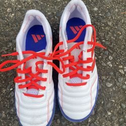 US Size 8 Men’s Indoor Adidas Soccer Shoe (Predator)