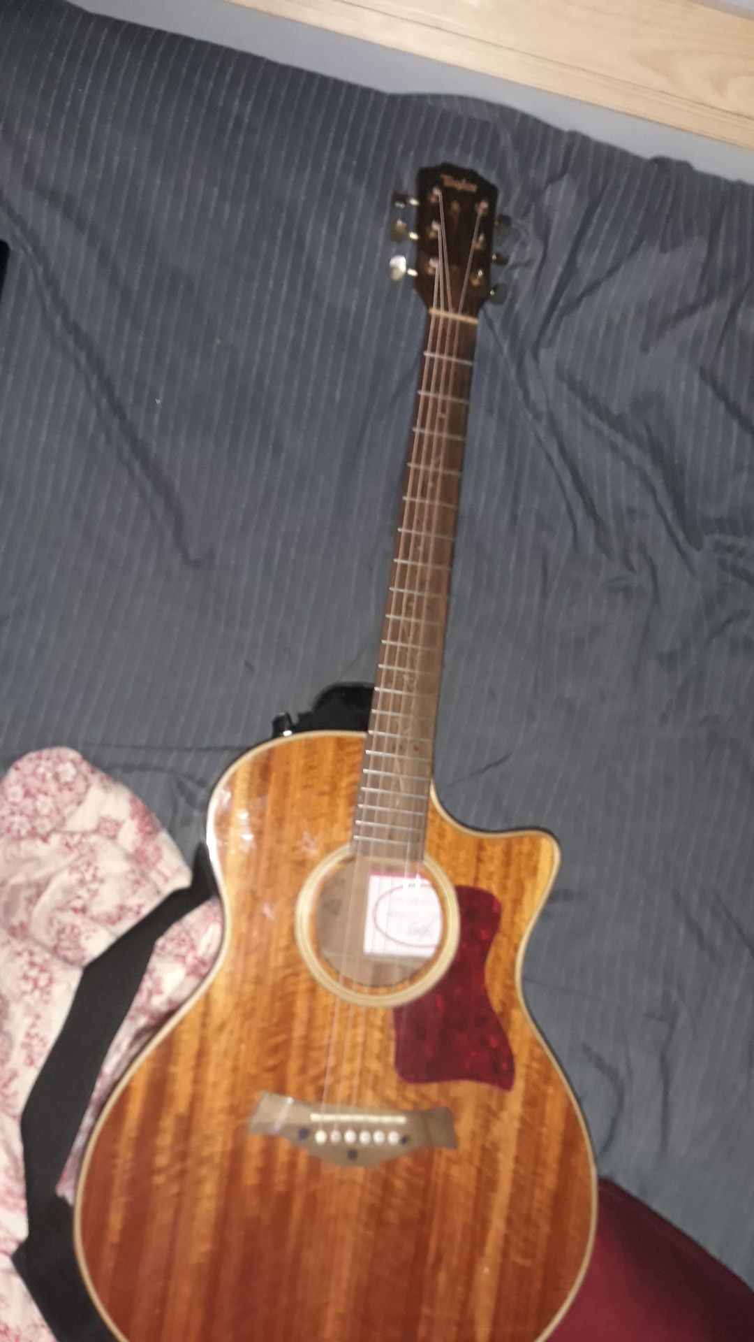 TAYLOR K24CE GUITAR