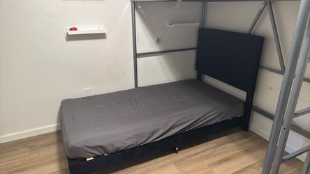 Bed frame w/ Mattress