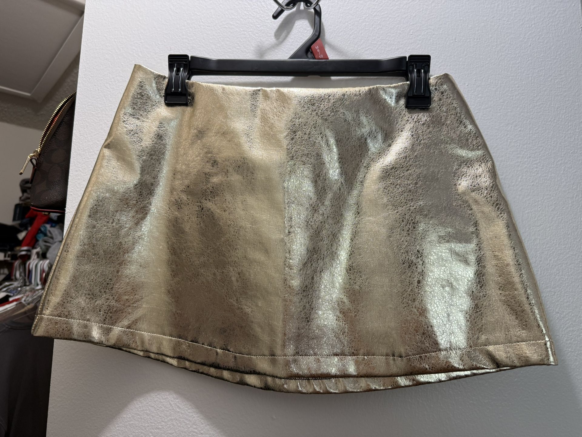 Minifalda SHEIN – Dorada metálica