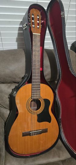 VINTAGE CLASSICAL ACOUSTIC GUITAR $299
I don't know what is the brand 
