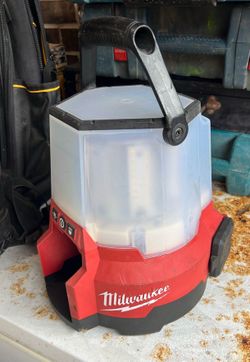 Lámpara Milwaukee