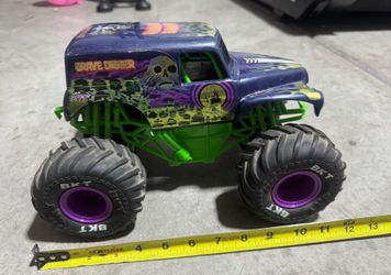 Monster Jam Grave Digger Freestyle Force Remote Control 1:15 Scale Monster Truck