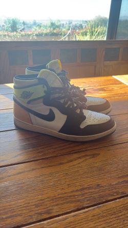Jordan 1 “Volt Gold”