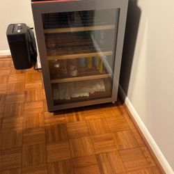 Insignia 130 Can Refrigerator