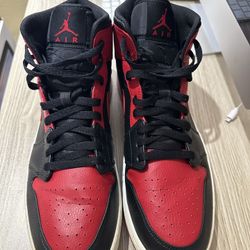 Men’s Nike Air Jordan 1 Mid Banned Black Red White