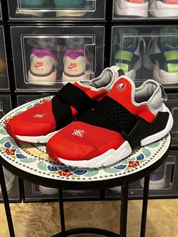 Nike Huarache Extreme University Red Wolf Gray Black size 6Y
