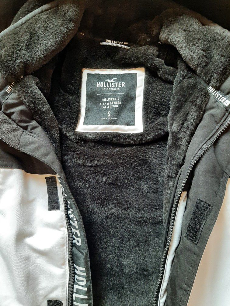 Hollister Faux Fur Lined All Weather Jacket Small Size for Sale in New York,  NY - OfferUp